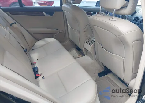 2011 Mercedes-Benz C 300 Luxury/Sport из США, поврежденный, VIN WDDGF5EB1BA509120